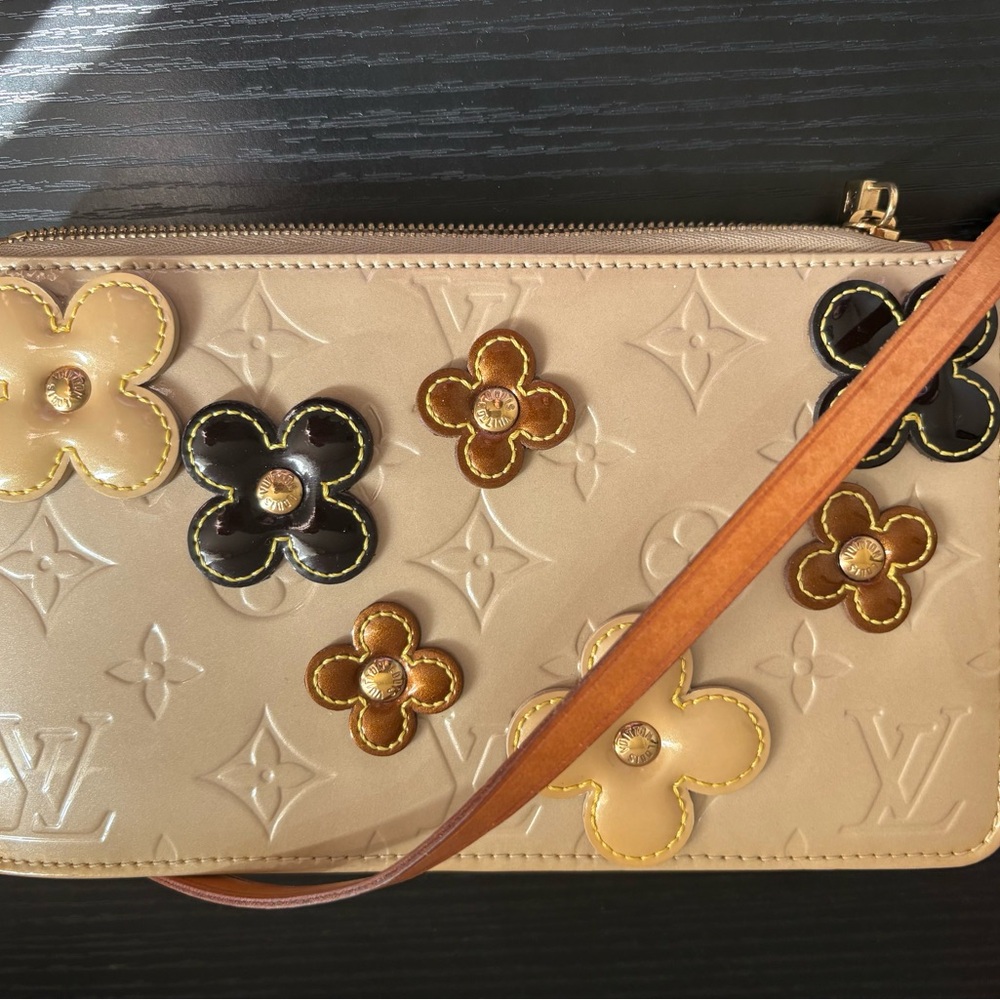 Louis Vuitton Limited Edition Beige Vernis Lexington Fleurs Accessories Pochette - Picture 7 of 9